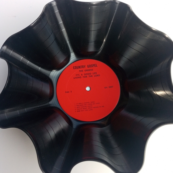 Vintage vinyl record bowl shaped wall decor - Picture 3 of 7